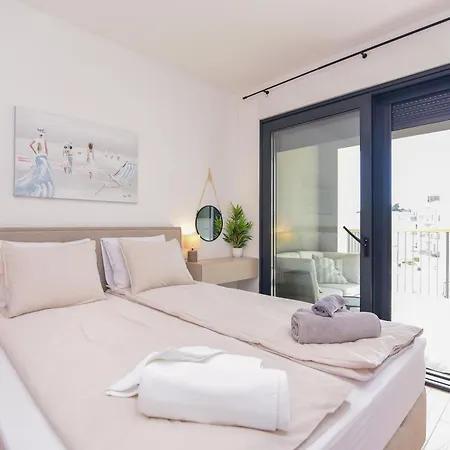 Lägenhet Beachfront With Private Garage And Amazing Balcony With Seaview Split