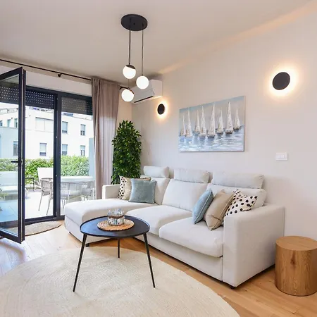 Beachfront With Private Garage And Amazing Balcony With Seaview Apartamento Split