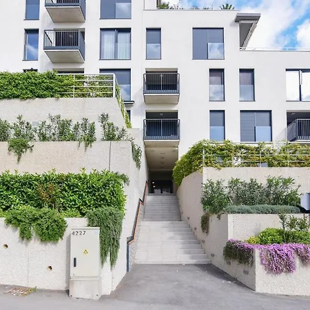 Beachfront With Private Garage And Amazing Balcony With Seaview Lägenhet