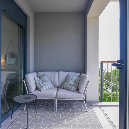 Beachfront With Private Garage And Amazing Balcony With Seaview Apartamento Split